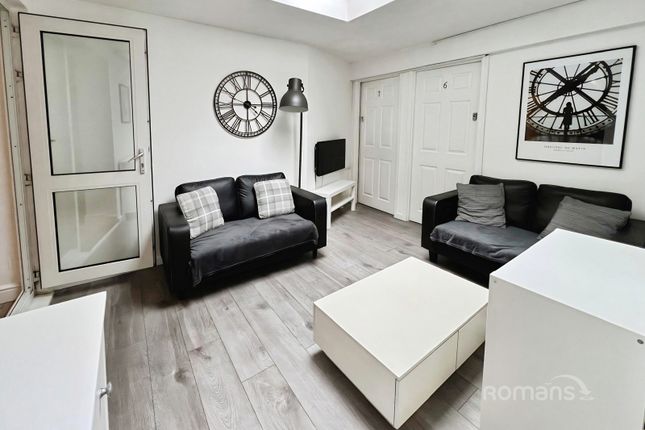 31, Wavell Way, Winchester photo 2