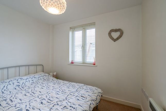 Flat to rent in Church Square, Chichester