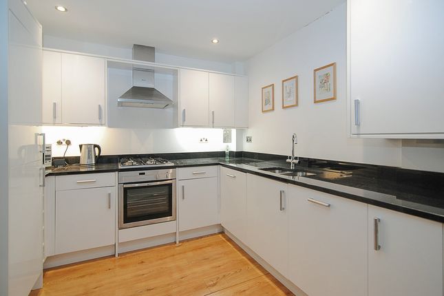1-bed flat on Flat Flat 4, 43, Newark Lane, Woking, £289,950
