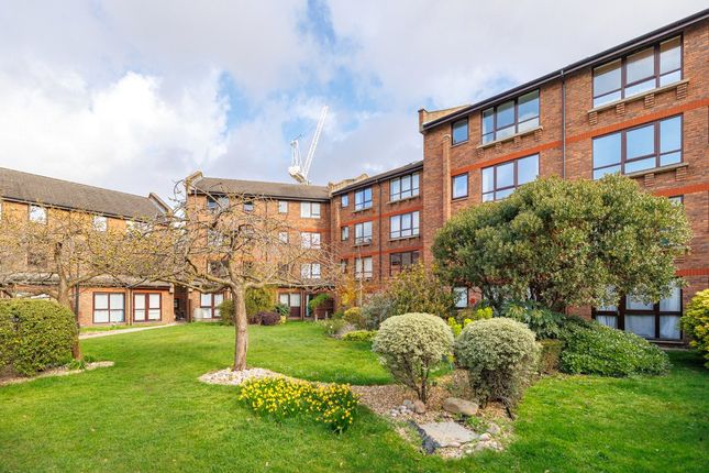 Flat to rent in Maltings Place, Fulham
