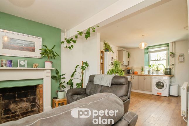 54, King Street, Pontypool photo 4