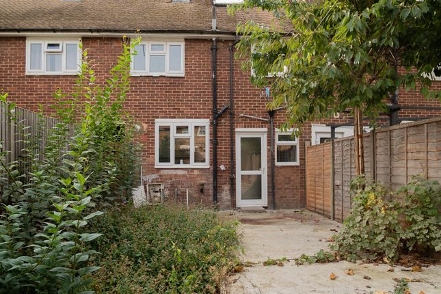 Bletchingley Close, Redhill photo 4