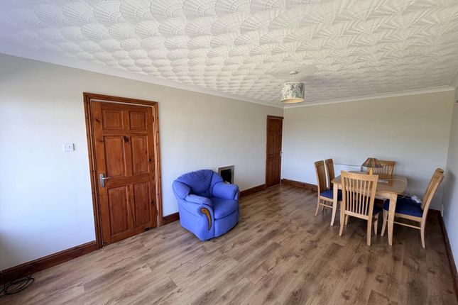 36 Maes Yr Efail, Dunvant photo 3