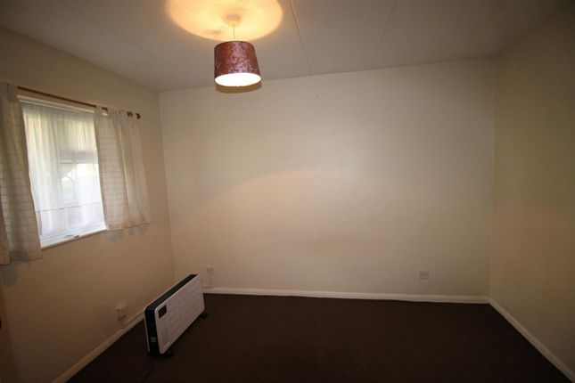23, Malvern Close, High Wycombe photo 4
