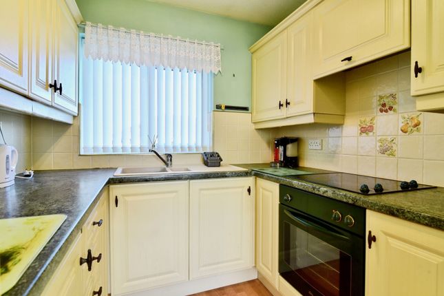 18, St. Albans Court, Rotherham photo 4