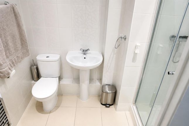33, Fairlands Court, Hunting Place, Hounslow photo 3