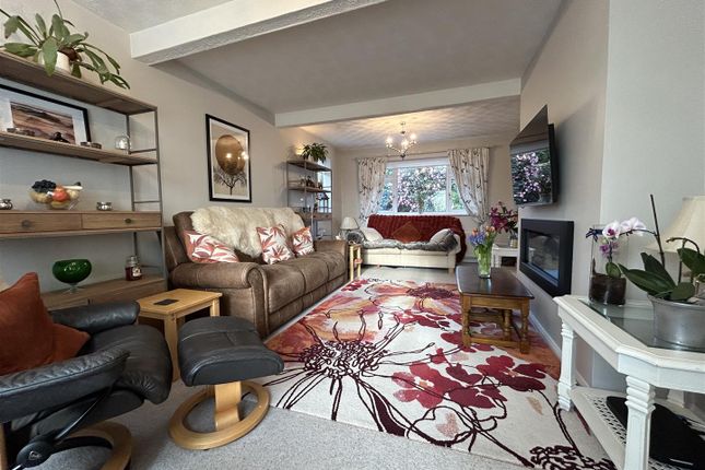 9, Stuart Way, Bridport photo 2