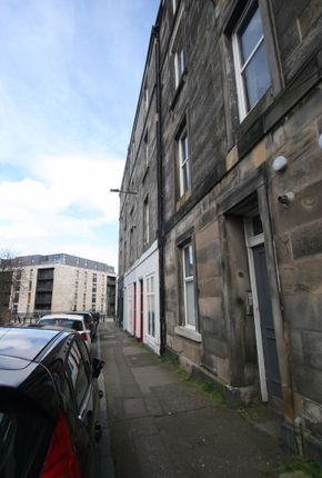 Flat to rent in West Montgomery Place, Edinburgh