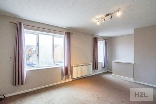 Flat to rent in Rochester Close, Nuneaton