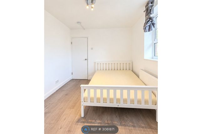 Flat, Newcourt House Pott Street, London photo 5