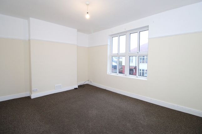 Flat to rent in 10 Victoria Avenue, Rhyl