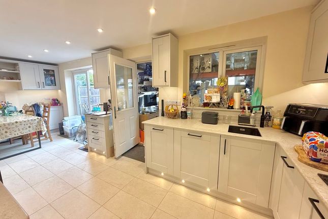 16, Lake View, Dunstable photo 2