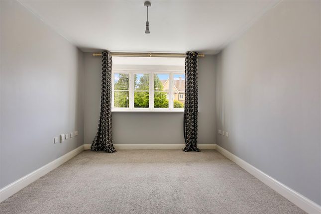 11, James Wadsworth Close, Cambridge photo 4