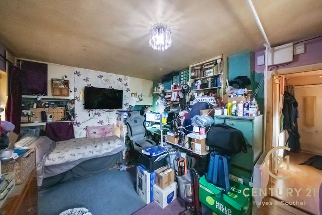 77, Frogmore Avenue, HAYES photo 3