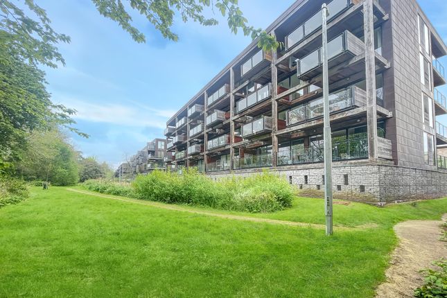 Flat to rent in Kingfisher Way, Cambridge