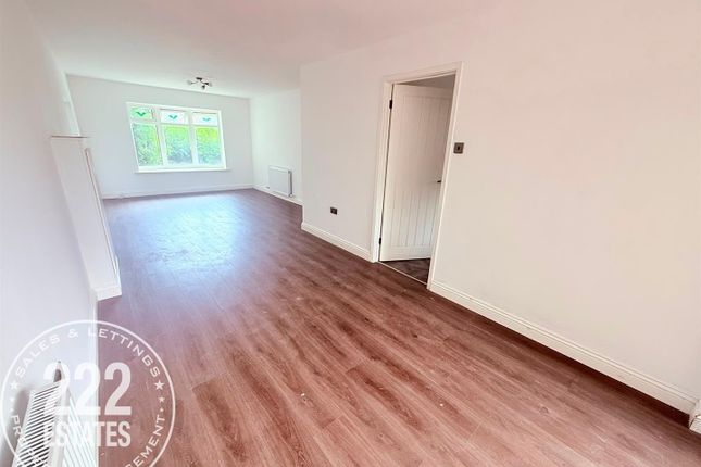 1, Sheffield Close, Warrington photo 3