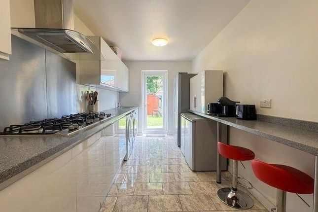 14 Kingsley Road, Ilford photo 4