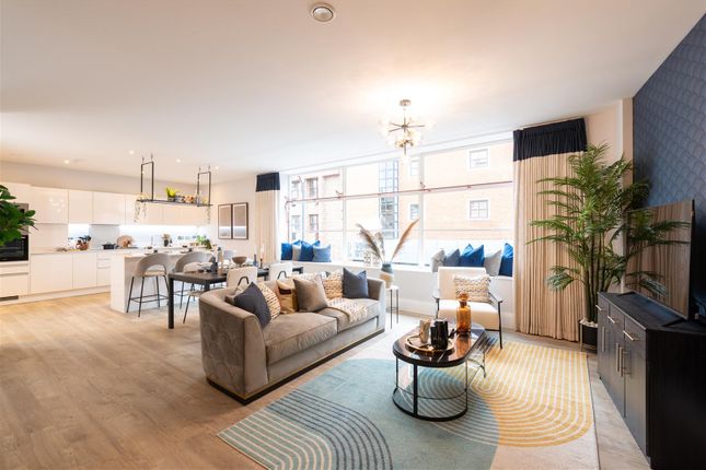 Studio flat on Flat 7 Gatsby House, 3 Randall Place, Uxbridge, £450,000