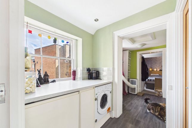Flat 4, 17, St Johns Lane, Gloucestershire photo 4