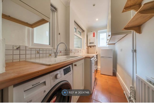 Flat, Warwick Place Summer Road, Thames Ditton photo 4