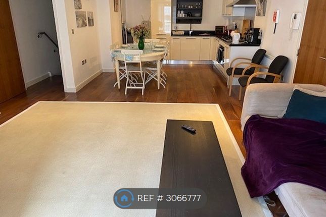 Blenheim Court, Denham Street, London photo 2