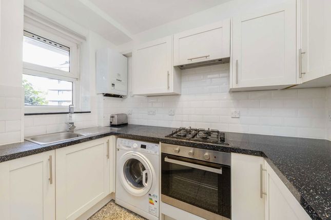 Flat 30, Aston House, Wandsworth Road, London photo 3