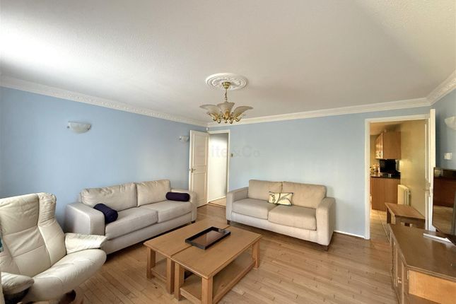 4, Marlow Way, London photo 3