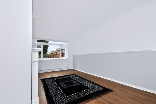 4, Brandon Crescent, Oldham photo 2