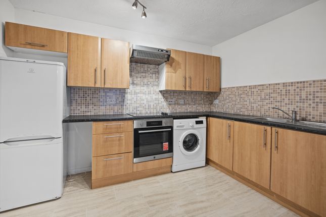Lowdell Close, West Drayton photo 3