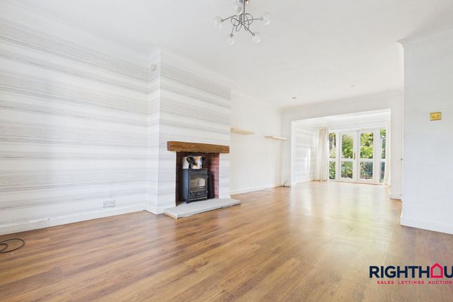 7 Farringdon Grove, Bradford photo 2