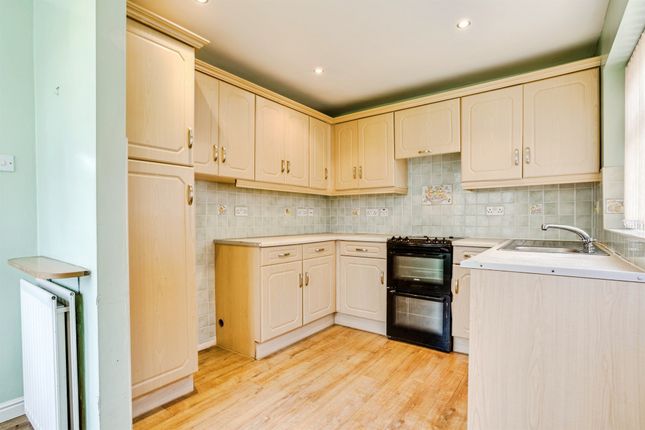 18, Cherry Tree Road, Wakefield photo 3