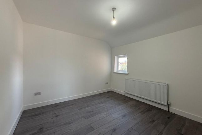 ., Hampshire Avenue, Slough photo 5