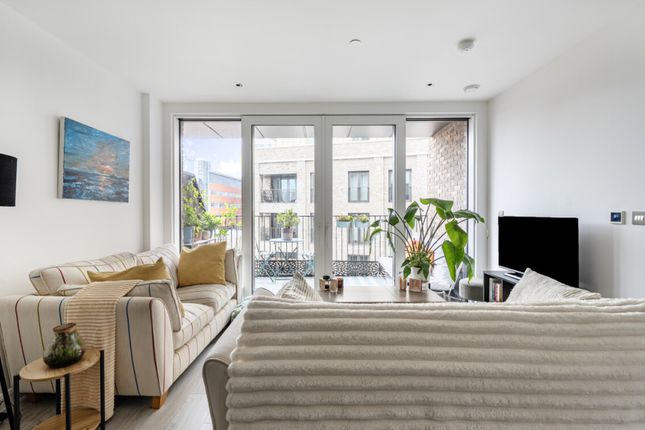 1-bed flat on Cendal Crescent, London, £112,500