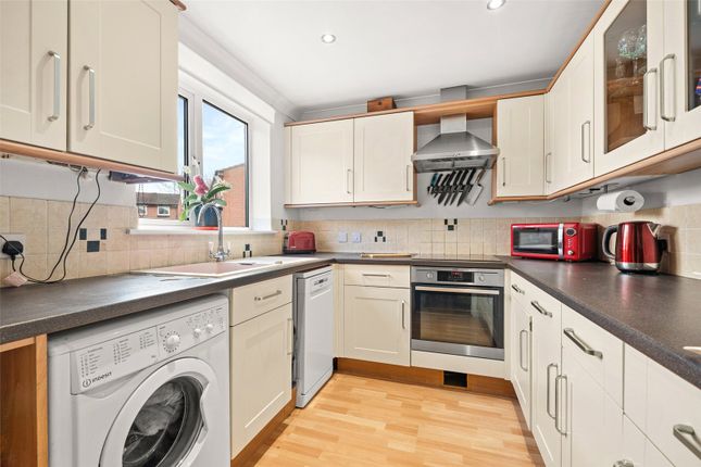 17, Fleet Close, Berkshire photo 2