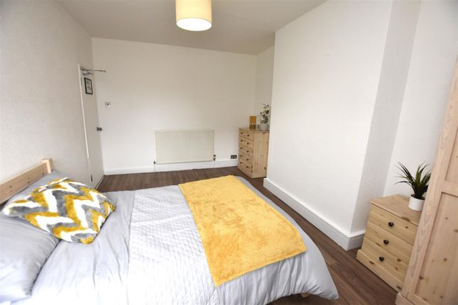 Room 4, 1 St Johns Mews, Worcester photo 2