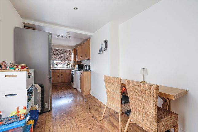 181A,, Kingston Road, Surrey photo 4