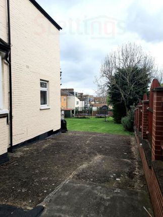 Flat 3, 52, Finchley Lane, London photo 3