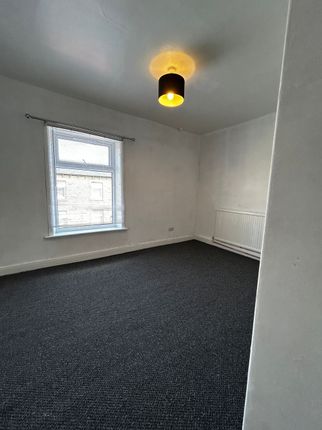 5 Knowles Lane, Batley photo 5
