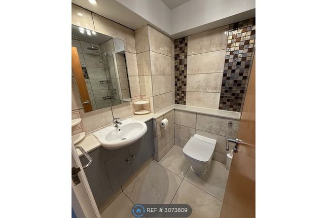 Flat, B Belvedere Road Waterloo, London photo 4
