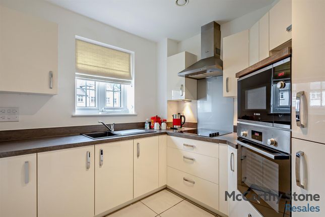32 Royal Gardens, Seymour Road, Buntingford photo 2