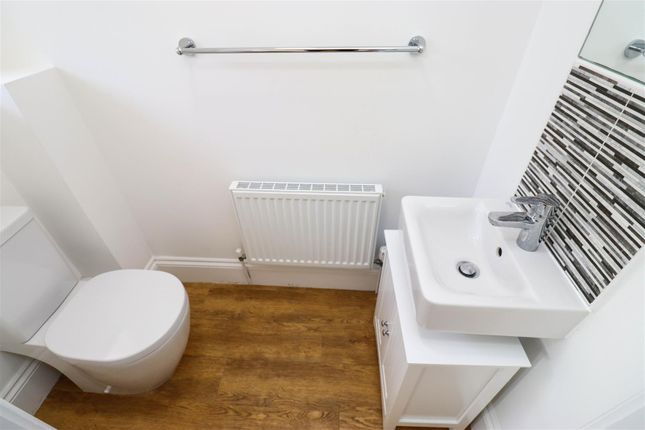 6, Ewshot Gardens, Farnham photo 4