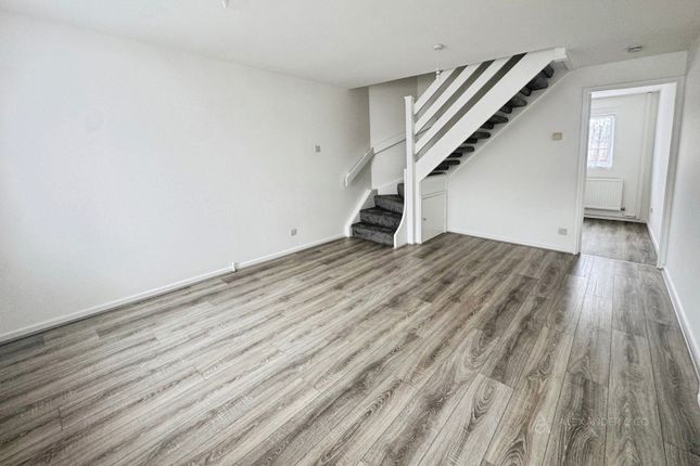 6, Vanbrugh Drive, Dunstable photo 2