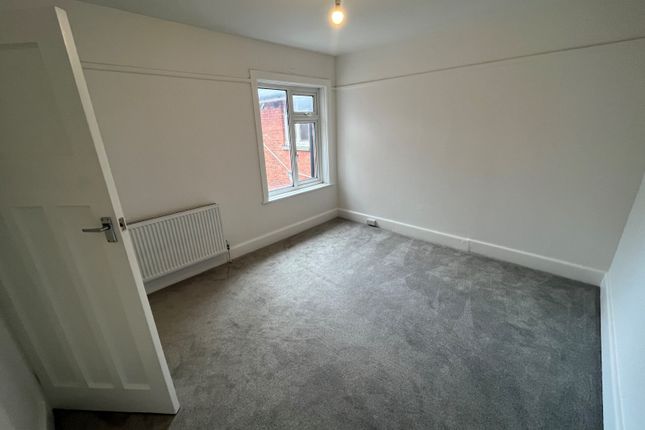 687 Wimborne Road, Bournemouth photo 4