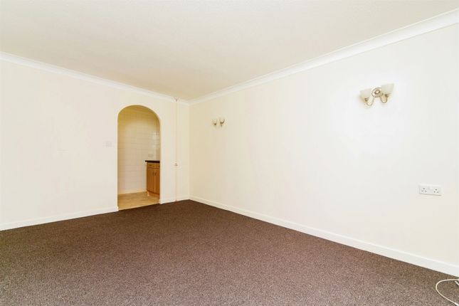 15, Liege House, Manorside Close, Upton On The Wirral photo 4