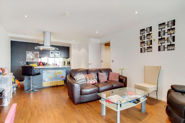 Flat to rent in The Oxygen, Royal Victoria Dock