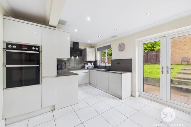 53 Regents View, Blackburn photo 4
