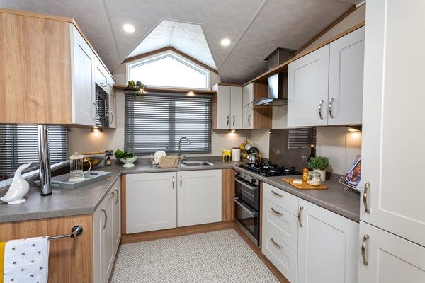Thumbnail Mobile/park home for sale in Thriftwood Country Park, Plaxdale Green Road, Stansted, Seven Oaks, Kent