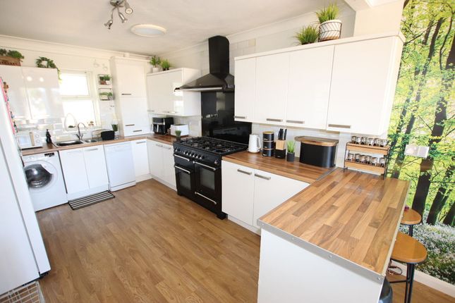 14 The Avenue, Great Clacton photo 4