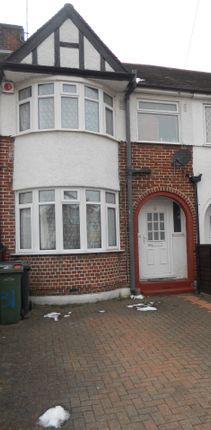 Terraced house to rent in Willow Way, Luton