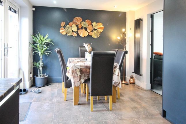 8, Mowbray Chase, Leeds photo 4